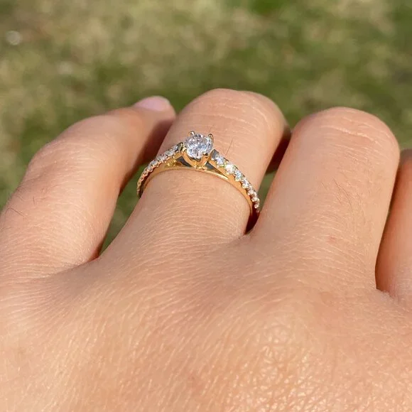 Natural Diamond Engagement Ring in Yellow Gold